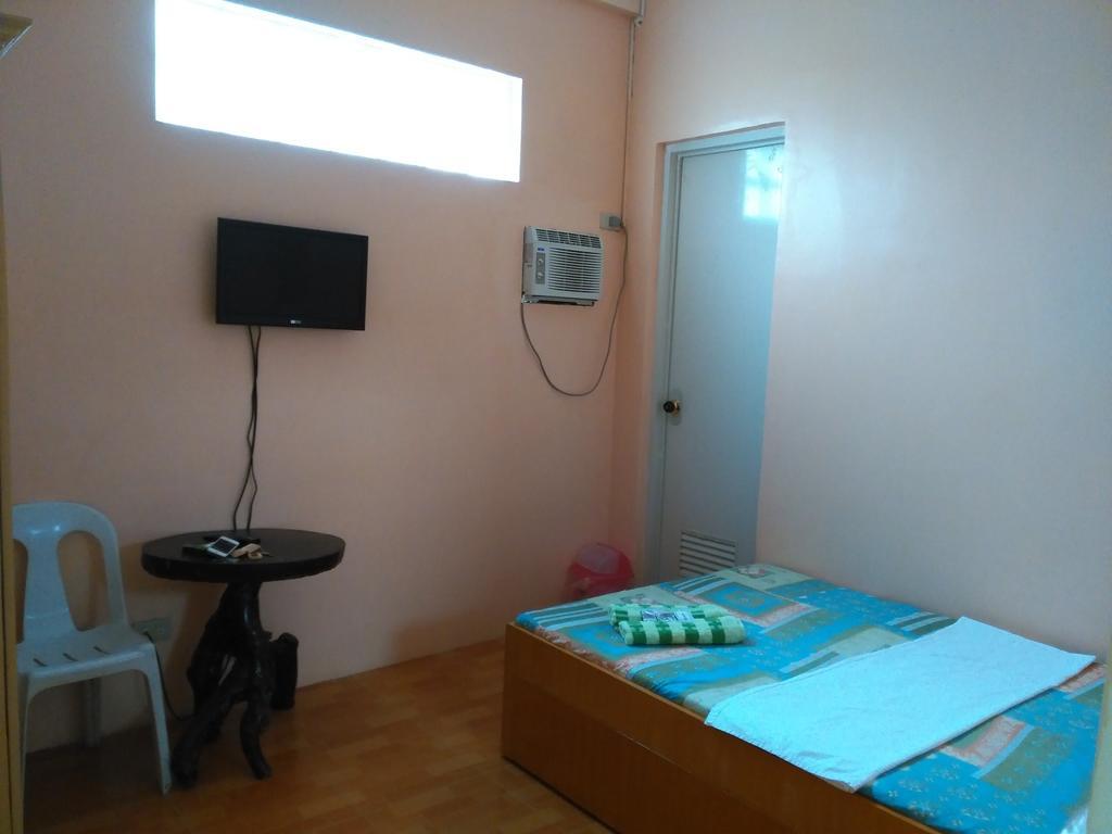 Aranas-Carillo Travellers Inn Kalibo Quarto foto